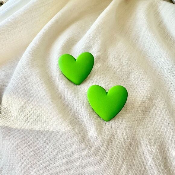 green pop heart stud earrings - Picture 1 of 4